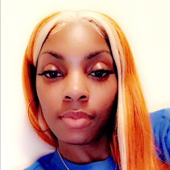 Meet your Posher, Cynthia - Picture 1 of 1